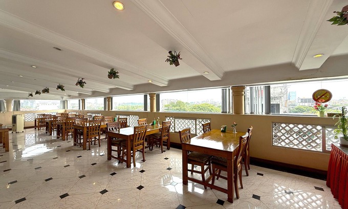 Botahtaung Hotel | Grand Laurel Hotel