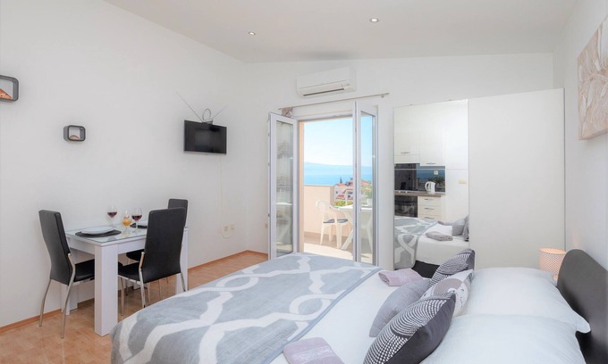 Stanici Apartment | Grand Modern Beach Studio