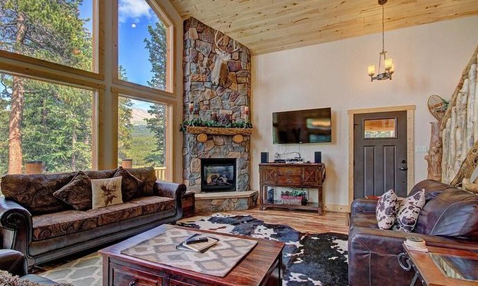 Blue River House | Grand Moose Lodge Home
