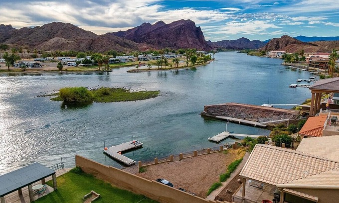 Parker Strip House | Grand Sand Riverfront, private beach & boat dock