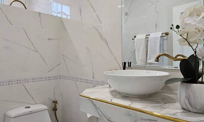 Saen Suk House | Grand Texan Mansion Retreat