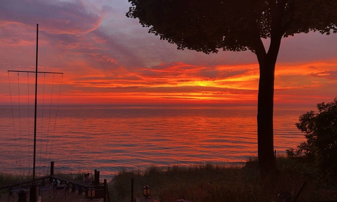 Douglas House | Grand Tour - Pvt 80 Front Feet of Lake Michigan Beach, 2084 Sq Ft, 4 br 5 ba
