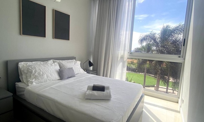 Colon Apartment | Grand View 2 Bedroom Apartment, Gym, Garden and Pool