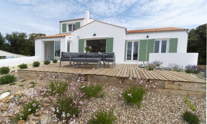 Saint-Pierre-d'Oleron House | Grande Maison Familiale Face à L'océan