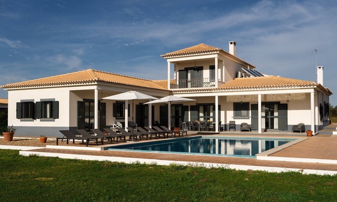 Cajados Villa | Grande Setubal Villa | 5 Bedrooms | Villa Monte Maria Pratas