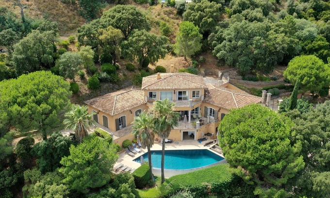 Cavalaire-sur-Mer House | Grande Villa,piscine,clim, vue mer Dans les Hauteurs de Cavalaire