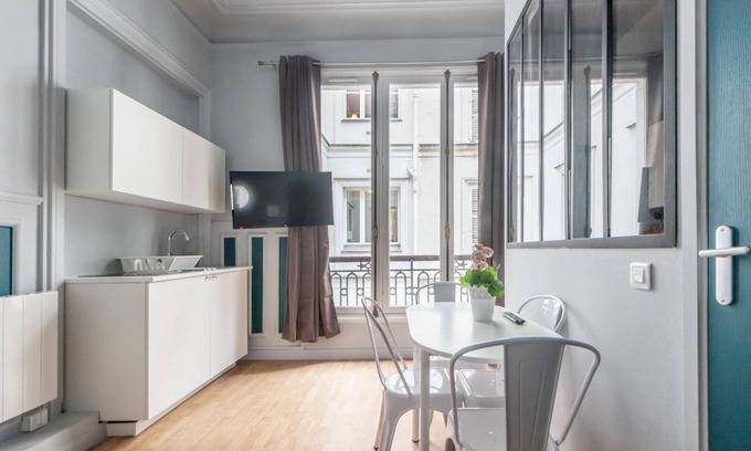 Quartier du Faubourg-Montmartre Apartment | Grands Magasins - Opéra 34: cosy apt. for 4