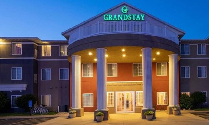 Ames Hotel | GrandStay Hotel & Suites