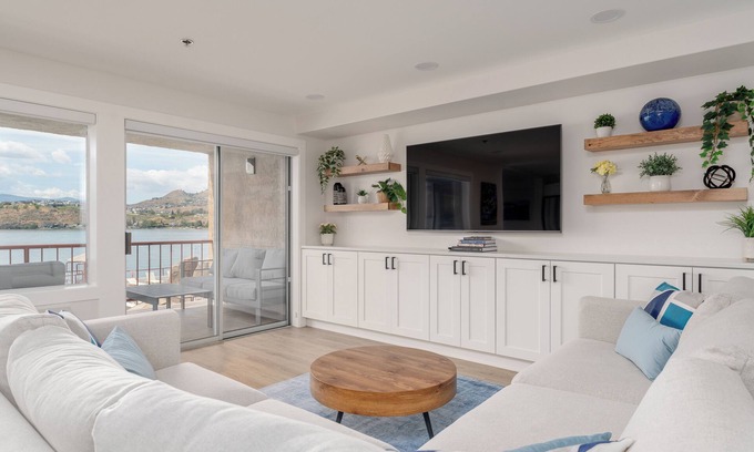 Chelan Condo | GrandView 202 - Luxury 2 Bedroom Waterfront Condo