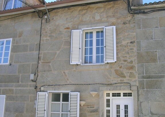 Larino Cottage | Granite house near Lariño beach