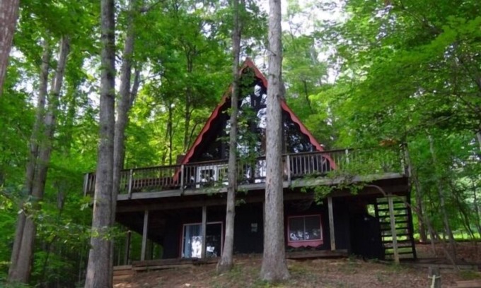 High Point House | Granny's Retreat: Wifi, A-Frame Chalet, Great View.