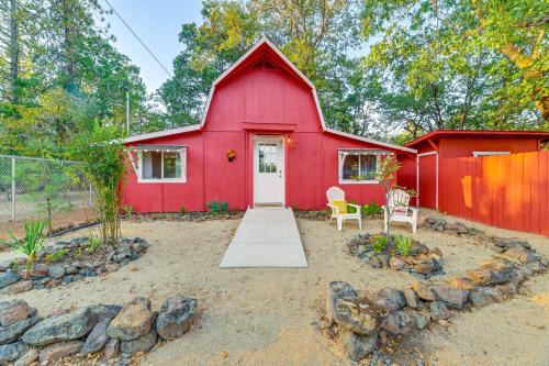 Grants Pass House | Grants Pass Cottage about 8 Mi to Rogue River!