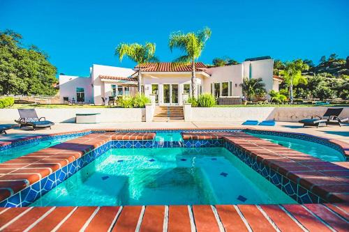 Temecula House | Grapevine by AvantStay Secluded 5BR Villa 4 Acres of Vineyards Avo Groves