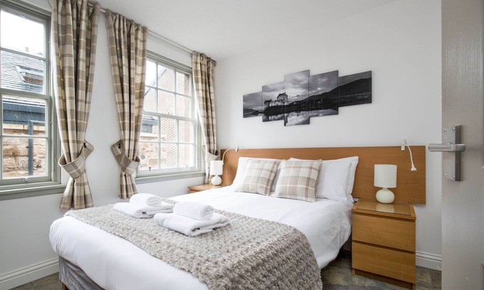 Old Town Apartment | Grassmarket (Old Town) Apartment with Castle views π° & private parking space π