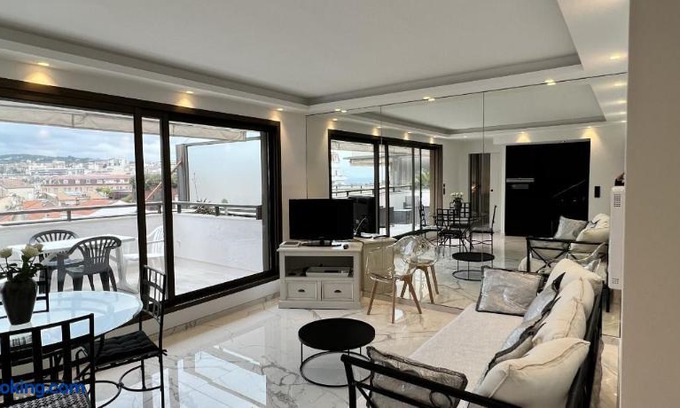 Cannes City Centre Apartment | Gray D'albion Yourhosthelper Cannes