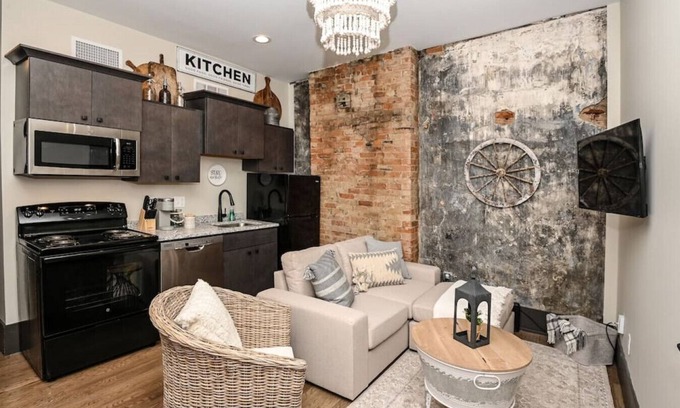 Over-the-Rhine Apartment | Gray Gardens | OTR Cincinnati