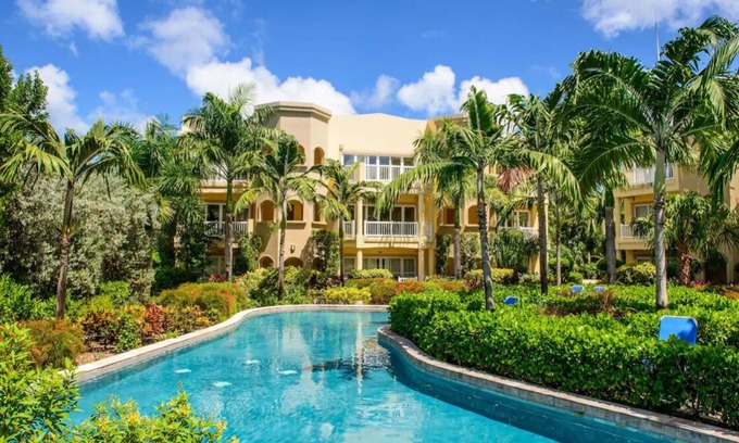 Cotton Ground House | Great for a Family Getaway! Four Spaces w/ Free Parking, Concierge & Spa!