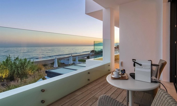 Urbanizacion Costabella House | Great front line beach villa with private pool