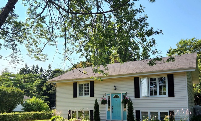 Charlottetown House | Great House in Charlottetown Close to Everything