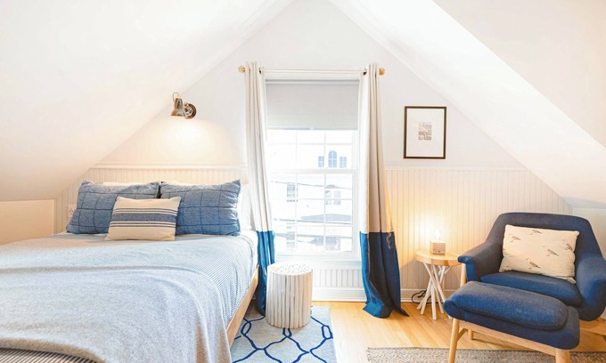 New Castle Apartment | Great Island Inn - Queen Studio Apt - Village View