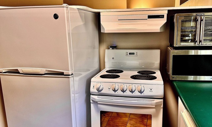 Upper Lonsdale Apartment | Great location, Upper Lonsdsle, North VAN, separate entrance. Basement suite.