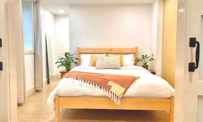 Burlington Apartment | Great location, newly-finished, bright 1-bedroom