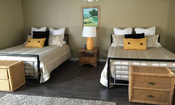 Desert Club Estates House | Great Location! Walk to Old Town La Quinta! 3 Bedrooms 3 Baths: Permit #063213