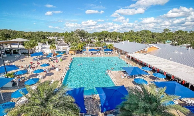 Braden River House | Great resort in Sarasota. Pool, Hot Tub, Pickleball - Weekly/Monthly Discount!
