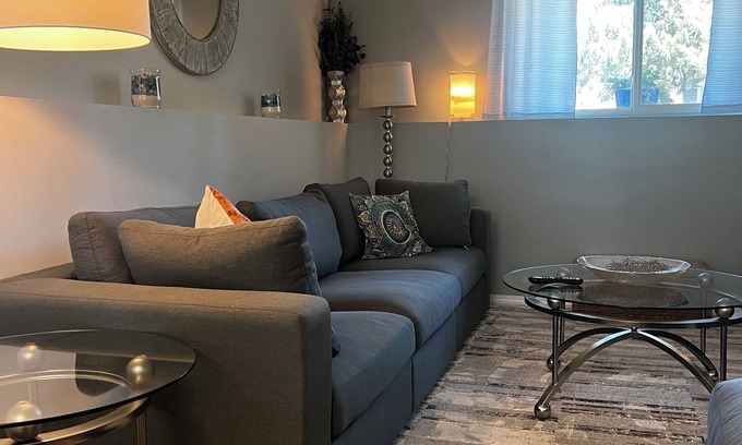 Northtown Apartment | Great reviews! Close to all venues and hospitals. Discounts for 7+ day stays