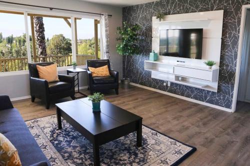 Thousand Oaks House | GREAT VIEWS - Over the Oaks - Stylish - Whole Home