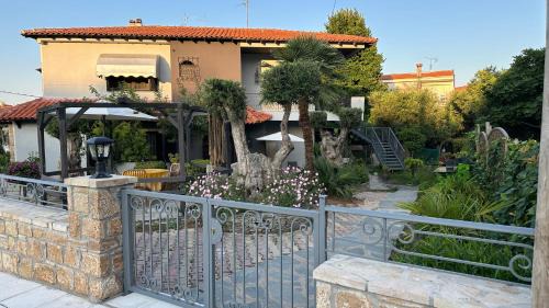 Nea Moudania Apartment | Greek Mansion