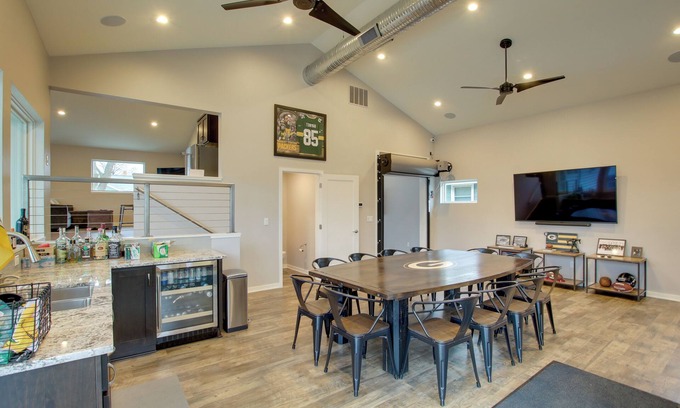 Green Bay House | Green Bay Getaway Near Lambeau Field & Resch!