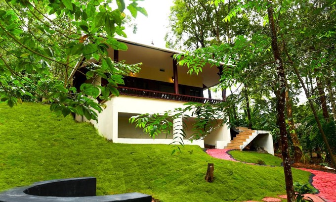 Vayittiri Villa | Green Garden Lotus Villa