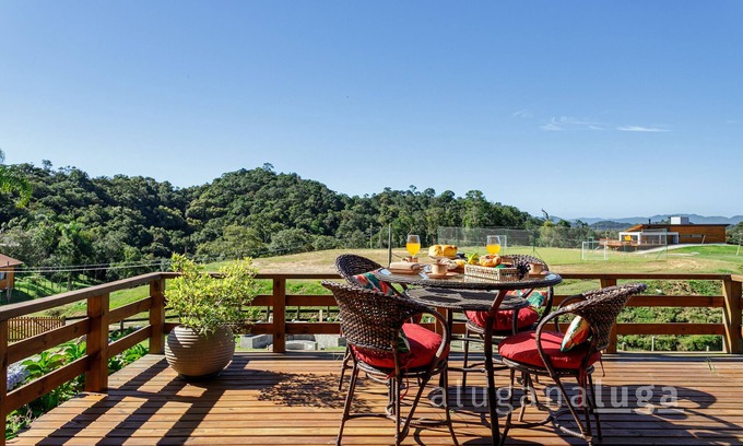 Rancho Queimado House | Green Garden - with Ground Fire in Rancho Queimado