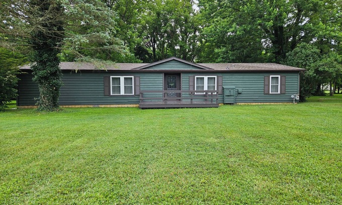 Geneva House | Green Haven - a newly renovated quiet retreat near Wineries, Lake Erie, & Spire