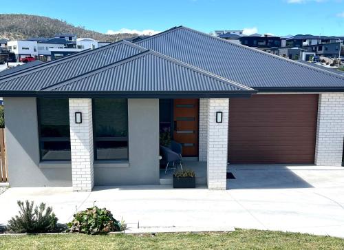 Rokeby House | Green Hill Views - Family Home close to Hobart - 4bed, 2bath