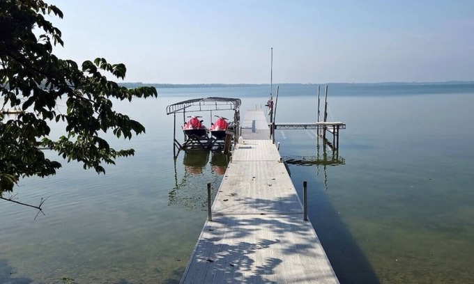 Spicer House | Green Lake Escape is an amazing home on the north shore of Green Lake in Spicer