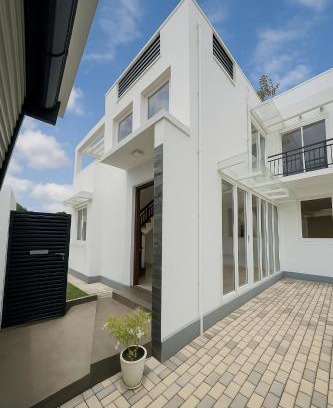 Ja-Ela House | Green Oasis Colombo Airport By J-Villas