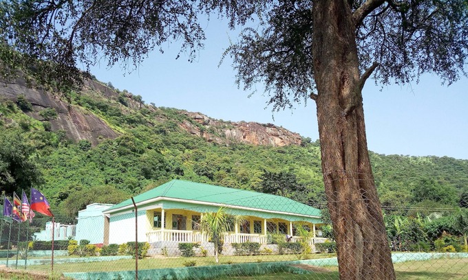 Kalongo House | Green Oasis Guest House and Tours