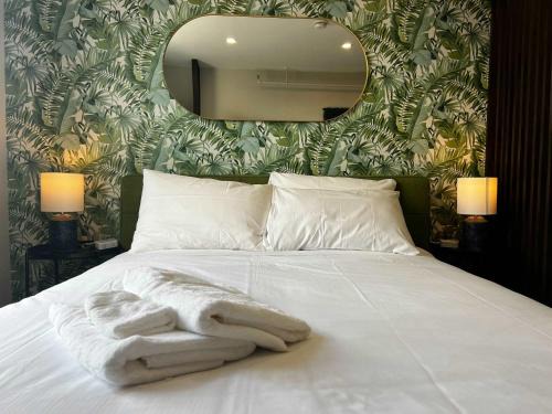 Downtown Apartment | Green Room Calm Studio Stunning Downtown Views, Unit 8