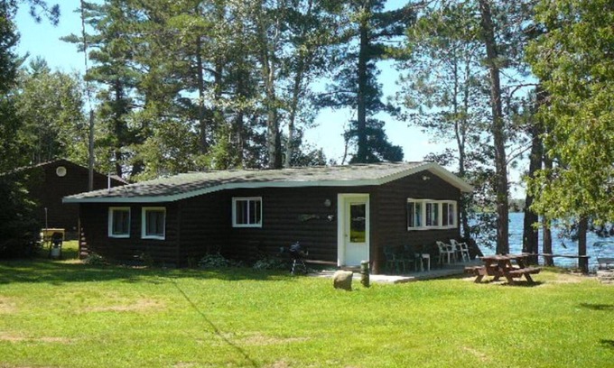 Park Falls Cabin | Green Tree Getaway on the Lake | 2 Bed, 1 Bath
