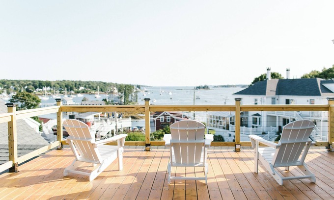 Boothbay Harbor Hotel | Greenleaf Inn 5 - Alyson's Room - Main House King, Ocean views, Large Bath!