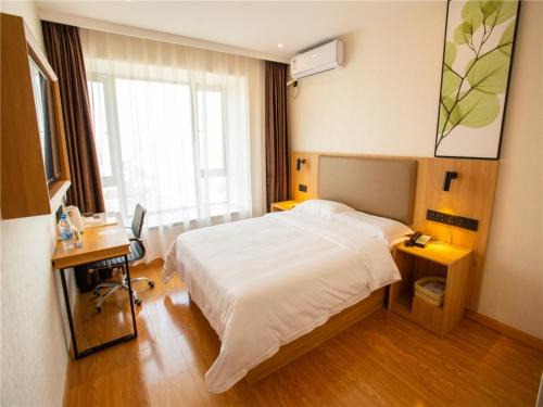 Qinbei District Hotel | GreenTree Inn Qinzhou Qinzhou East Railway Station Hotel