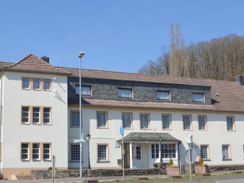 Schleiden House | Große Gruppenunterkunft im Nationalpark Eifel mit Bar und Terrasse