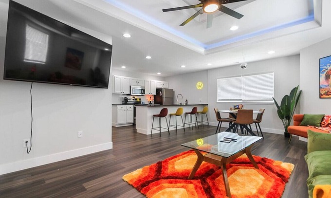 Columbia Apartment | Groovy Getaway: king suites, sleeps 8, dogs ok!