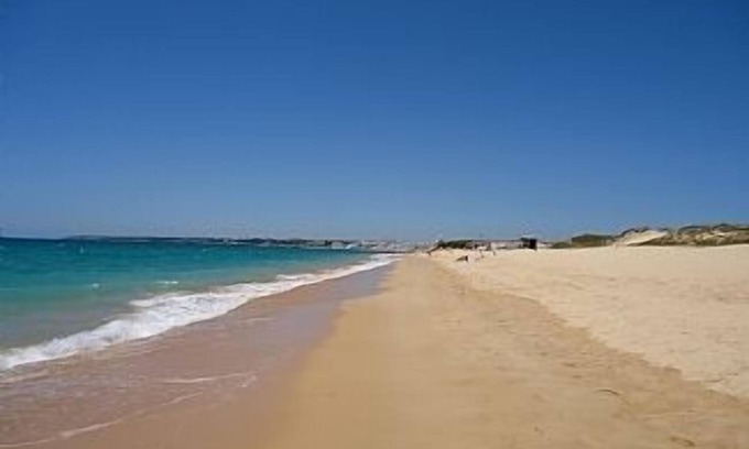 Alporchinhos Apartment | Ground Floor Apartment in Peaceful Location