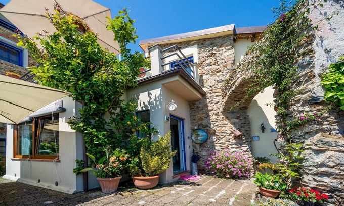 Massa Apartment | Ground Floor Flat with view over the coast, Wi Fi, Pool E-Car Charging station