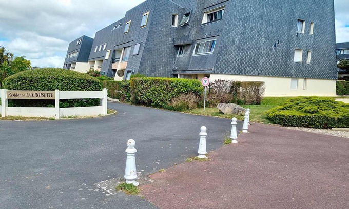 Bernieres-sur-Mer Apartment | Ground Floor Apartment Near Sea, Sleeps 4