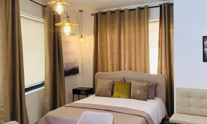 Madliena Apartment | Ground-floor maisonette just steps from the seafront