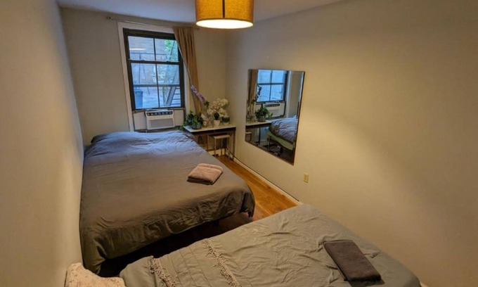 Williamsburg Apartment | Ground floor townhouse near Subway in Williamsburg